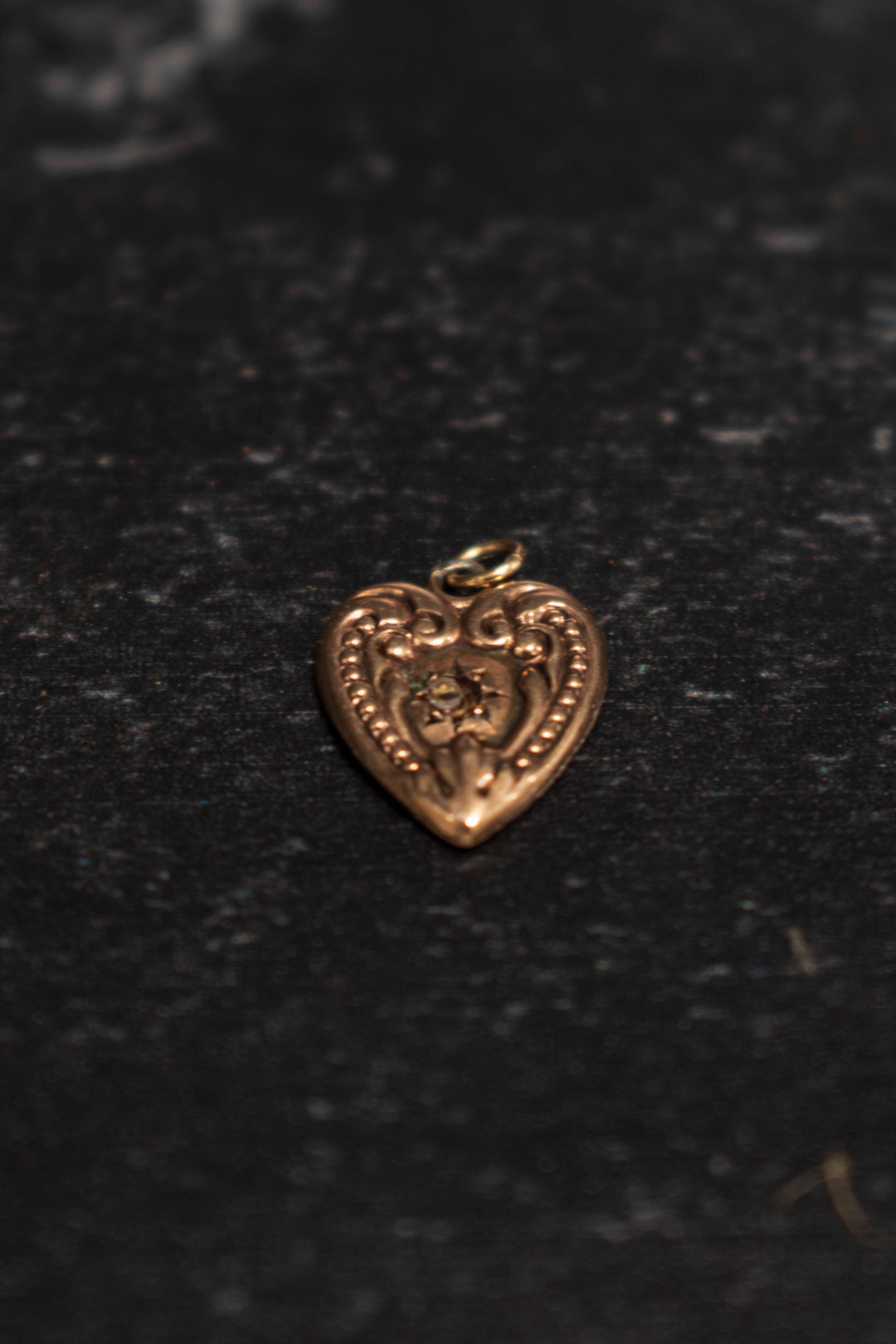 Charm - 9k Gold Heart w/ Diamond Chip