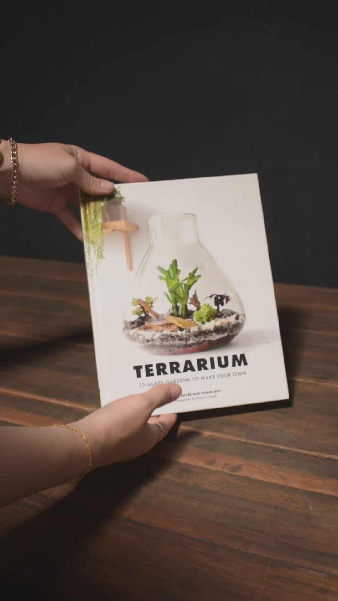 Terrarium: 33 Glass Gardens to Make Your Own