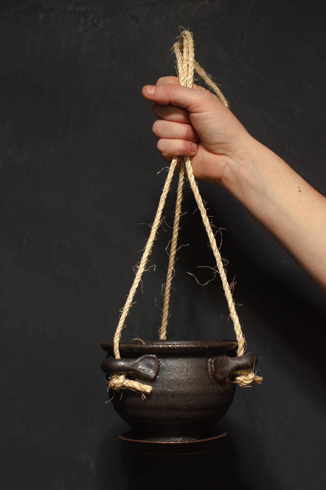 hanging cauldron planter Bruning Hanging Planter 6" / Smokey Bronze